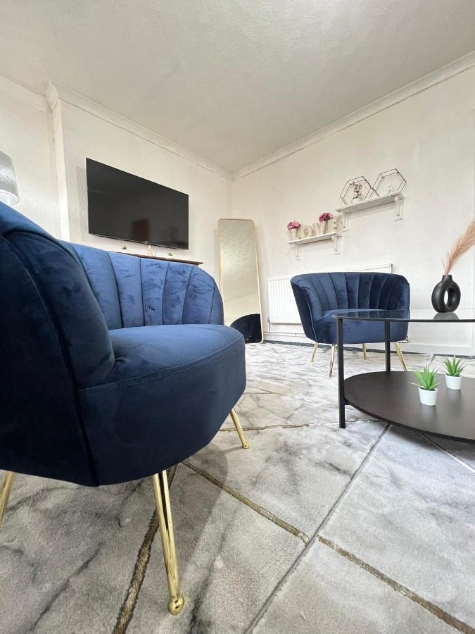 Entire 3 Bedroom Luxury Apartment In London With Private Balcony 외부 사진