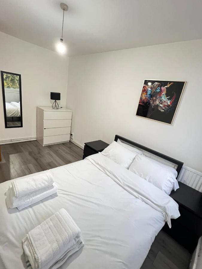 Entire 3 Bedroom Luxury Apartment In London With Private Balcony 외부 사진