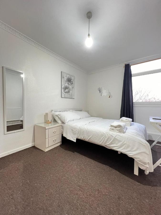 Entire 3 Bedroom Luxury Apartment In London With Private Balcony 외부 사진