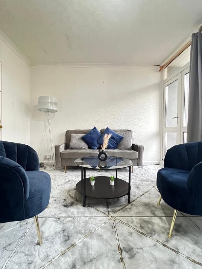 Entire 3 Bedroom Luxury Apartment In London With Private Balcony 외부 사진
