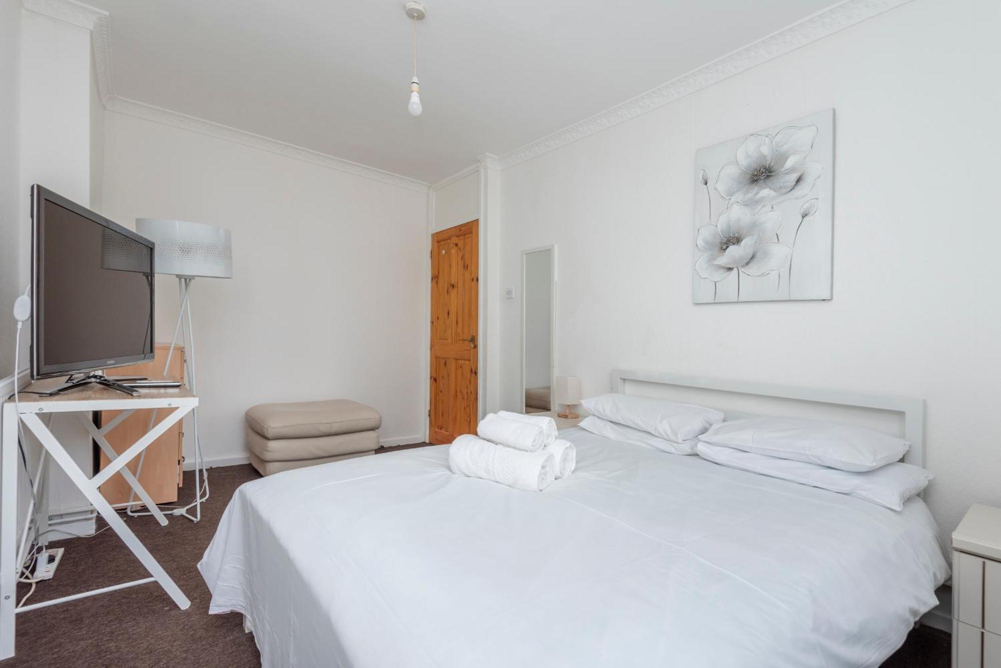 Entire 3 Bedroom Luxury Apartment In London With Private Balcony 외부 사진