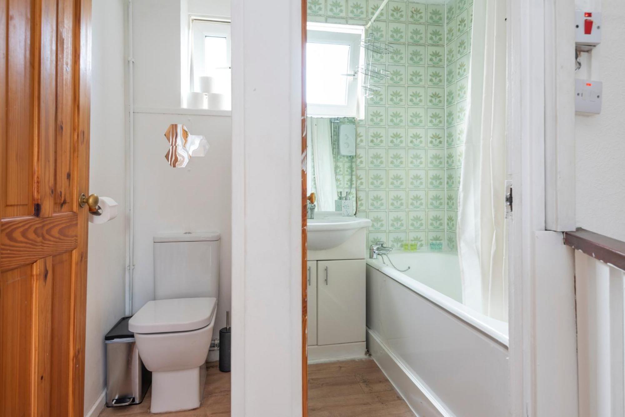 Entire 3 Bedroom Luxury Apartment In London With Private Balcony 외부 사진