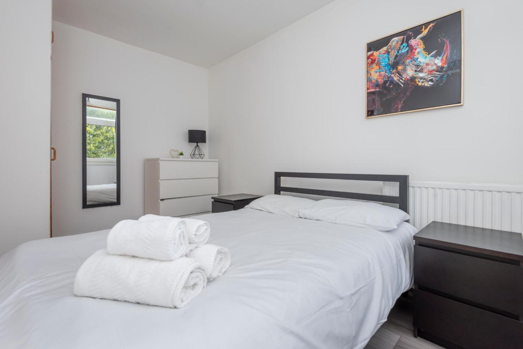 Entire 3 Bedroom Luxury Apartment In London With Private Balcony 외부 사진